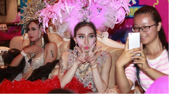 在泰國怎么分辨“美女”和“人妖”呢？記住這三點就很容易啦