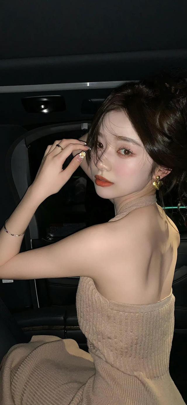 美女姐姐壁紙，身材真不錯