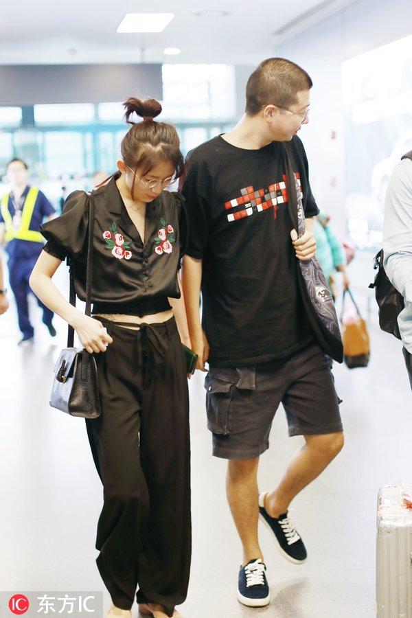 李誕和女友甜蜜同框，實打實完美詮釋“美女與野獸”