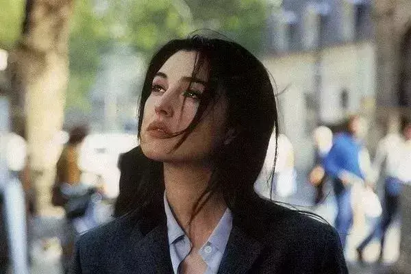 她是全球公認的最性感女神:“裸露”卻不情色的人間尤物