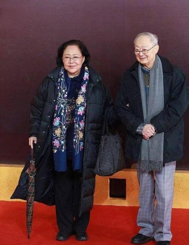 8位加入外籍的內地女星:有人離婚有人喪夫,有人國內掙錢國外花