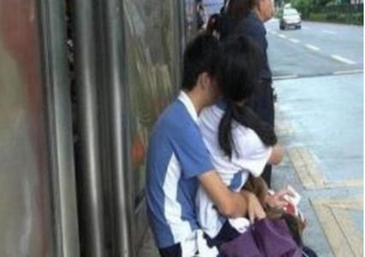 “不要臉，沒你這個女兒！”15歲女孩偷嘗禁果，爸爸得知破口大罵