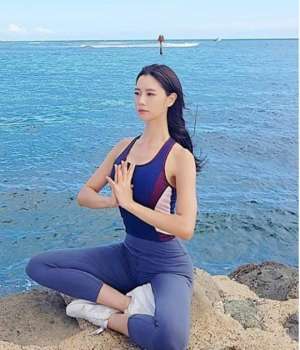 美女圖片網(wǎng)站(韓國(guó)女藝人Clara社交網(wǎng)站發(fā)照秀火爆身材)