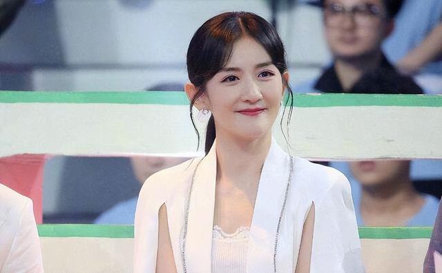 “素顏無人識”的8位女星，熒幕前絕美女神，卸妝后：大姐你哪位