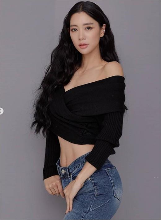 韓國女藝人Clara社交網(wǎng)站發(fā)照秀迷人身材