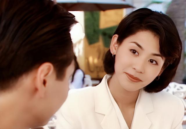 15位一眼萬年的短發美女，年輕時個個美到窒息，今有人網上求工作