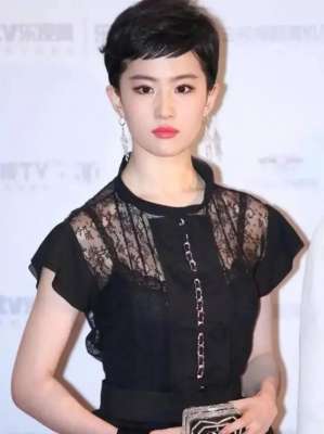 美女生活照(15位一眼萬年的短發美女，年輕時個個美到窒息，今有人網上求工作)