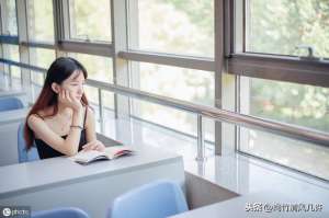 初中女生幫男生喂奶(初中時，班花總在后面踢我)