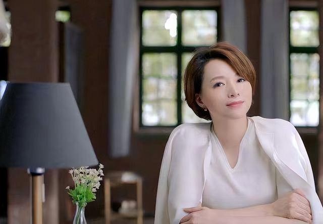 “素顏無人識”的8位女星，熒幕前絕美女神，卸妝后：大姐你哪位