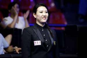 臺(tái)球美女裁判(盤點(diǎn)臺(tái)球界4位美女裁判，個(gè)個(gè)身材出眾，顏值不輸大明星)