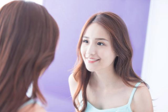 女性私處顏色深，是性生活多了？需要處理嗎？別被男人“洗腦”了