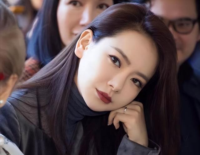 “素顏無人識”的8位女星，熒幕前絕美女神，卸妝后：大姐你哪位