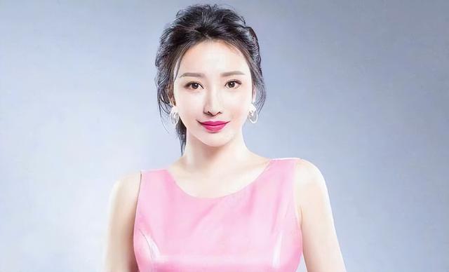 “素顏無人識”的8位女星，熒幕前絕美女神，卸妝后：大姐你哪位