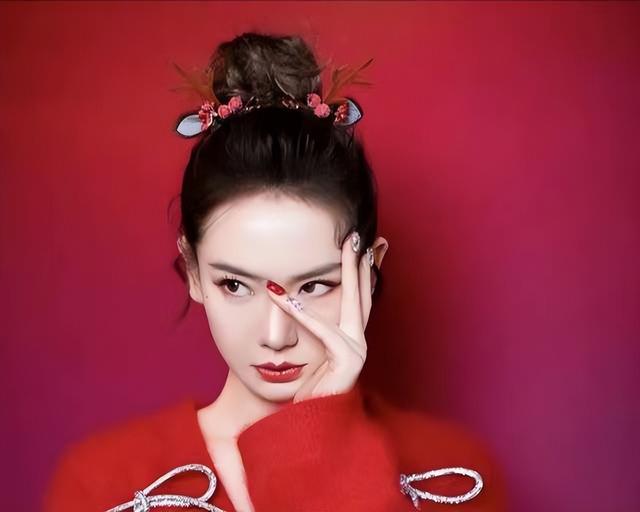“素顏無人識”的8位女星，熒幕前絕美女神，卸妝后：大姐你哪位