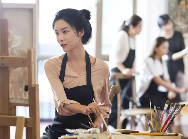 又一藝考女生走紅，氣質出眾顏值高，網友直呼“從頭美到腳”