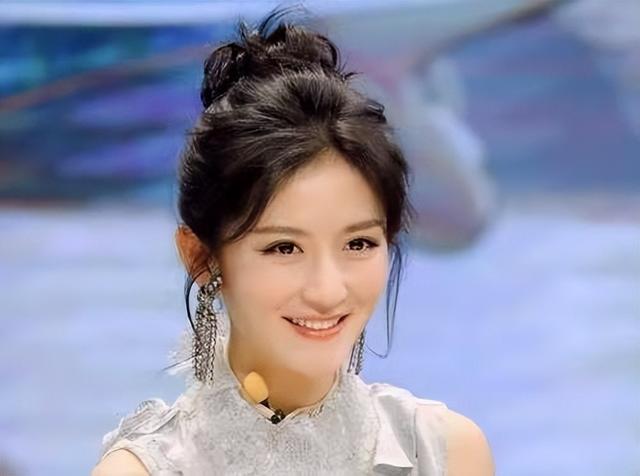 “素顏無人識”的8位女星，熒幕前絕美女神，卸妝后：大姐你哪位
