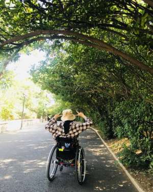 癱瘓美女(青年說｜“齊魯最美大學生”李欣霏：輪椅上的她幫病友走出陰霾)