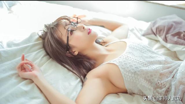 女人非常想念男人時，不怎么聯系，而會“這樣”做