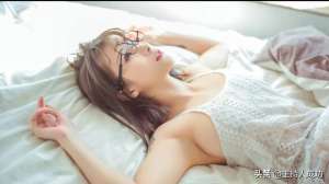 女人想男人了怎么辦(女人非常想念男人時(shí)，不怎么聯(lián)系，而會(huì)“這樣”做)