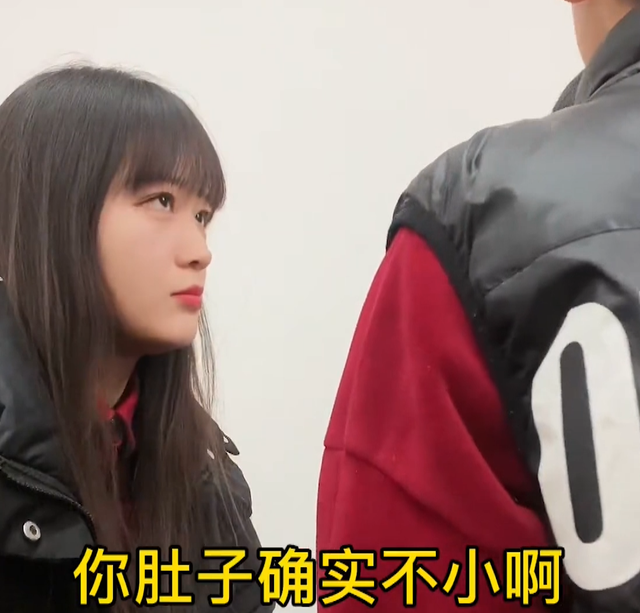 周老師：90后美女老師火出圈，和學(xué)生斗智斗勇，被指有失職業(yè)操守