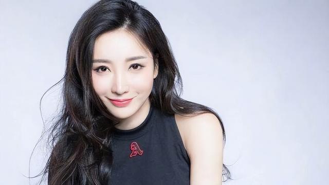 “素顏無人識”的8位女星，熒幕前絕美女神，卸妝后：大姐你哪位