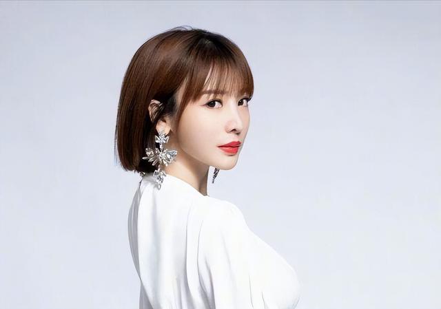 “素顏無人識”的8位女星，熒幕前絕美女神，卸妝后：大姐你哪位
