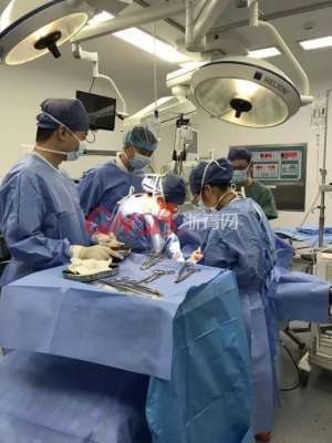 美女陰戶(16歲女孩卵巢破裂打開腹腔醫生驚呆了請提醒身邊女性注意)