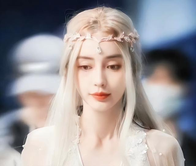“素顏無人識”的8位女星，熒幕前絕美女神，卸妝后：大姐你哪位