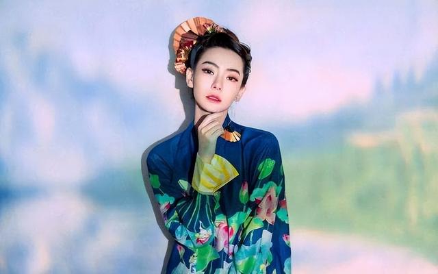 “素顏無人識”的8位女星，熒幕前絕美女神，卸妝后：大姐你哪位