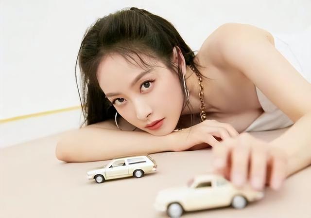 “素顏無人識”的8位女星，熒幕前絕美女神，卸妝后：大姐你哪位