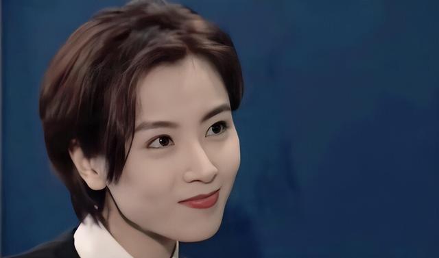 15位一眼萬年的短發美女，年輕時個個美到窒息，今有人網上求工作