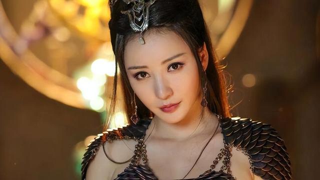 “素顏無人識”的8位女星，熒幕前絕美女神，卸妝后：大姐你哪位