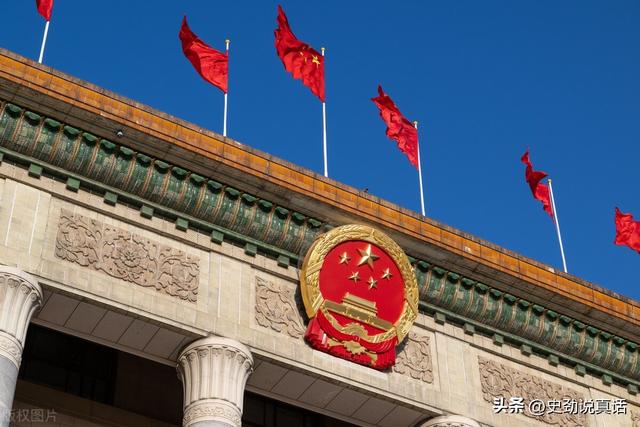 退伍美女博士落馬！同時(shí)與三位領(lǐng)導(dǎo)保持不正當(dāng)關(guān)系，受審時(shí)還在笑