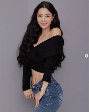 韓國美女網(韓國女藝人Clara社交網站發照秀迷人身材)