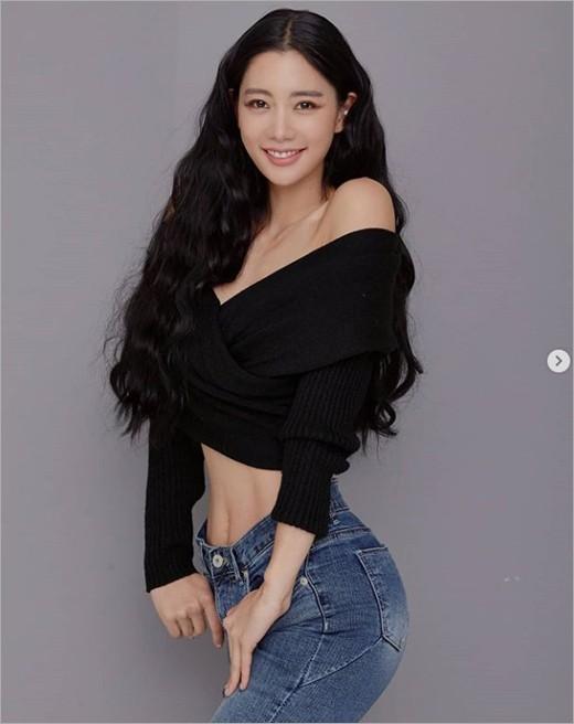 韓國女藝人Clara社交網(wǎng)站發(fā)照秀迷人身材