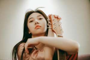 愛(ài)哭的女孩(為啥女性愿意哭？)