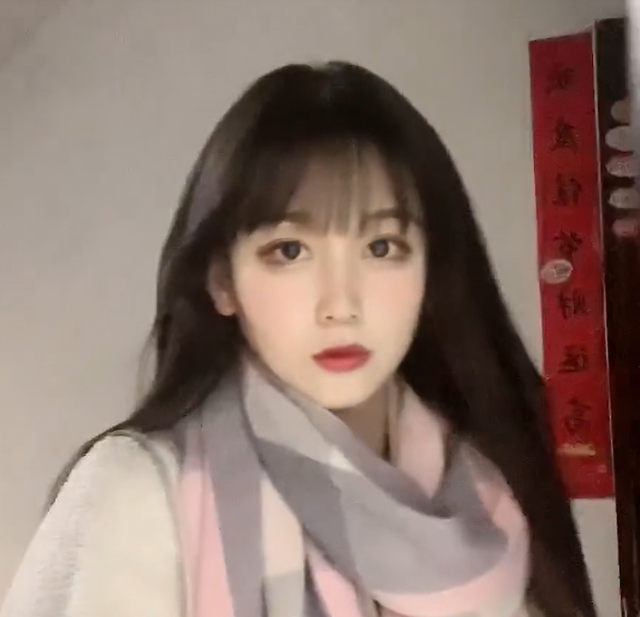 周老師：90后美女老師火出圈，和學(xué)生斗智斗勇，被指有失職業(yè)操守