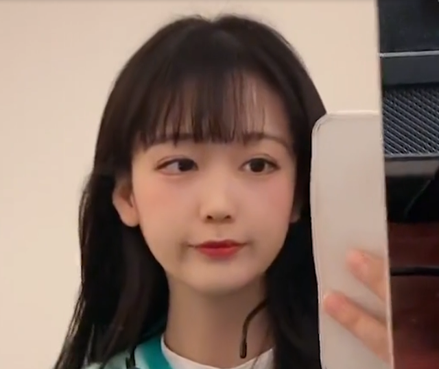 周老師：90后美女老師火出圈，和學(xué)生斗智斗勇，被指有失職業(yè)操守