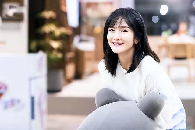 “素顏無人識”的8位女星，熒幕前絕美女神，卸妝后：大姐你哪位