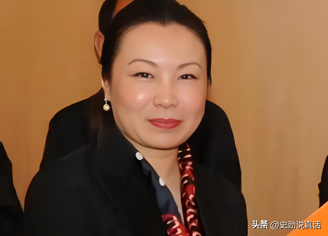 退伍美女博士落馬！同時(shí)與三位領(lǐng)導(dǎo)保持不正當(dāng)關(guān)系，受審時(shí)還在笑