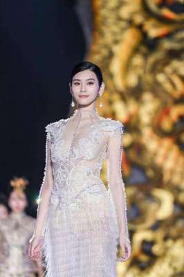 美女臀部圖片(有種無奈叫“扁屁股”，這八位絕美女星，都敗在扁屁股上面)