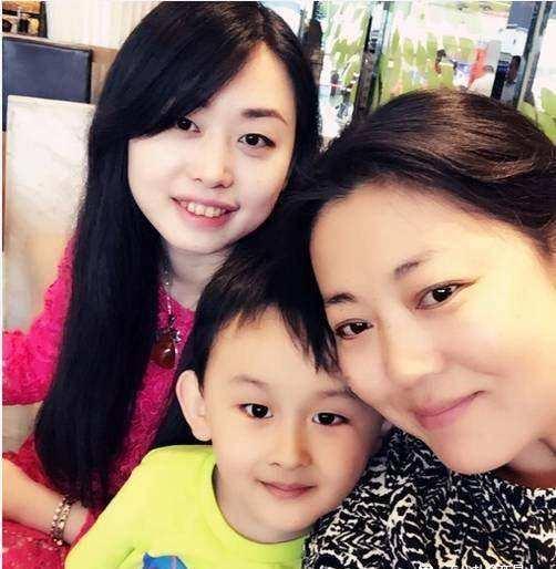“農村一姐”王茜華：風光背后有心酸，二婚嫁導演苦盡甘來