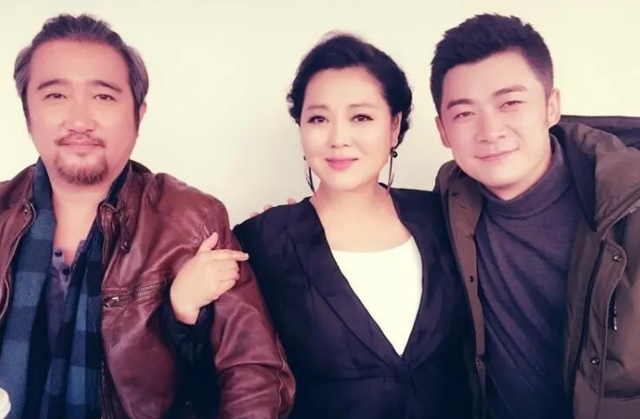 “農村一姐”王茜華：風光背后有心酸，二婚嫁導演苦盡甘來