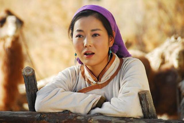 “農村一姐”王茜華：風光背后有心酸，二婚嫁導演苦盡甘來
