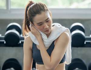 美女家教(恐怖的家教經歷，美女家長一眼看出我女扮男裝，我卻猜不出她的)