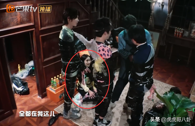 《密室》楊冪的“美人坐姿”火了！全身被膠帶綁住的一刻，差點