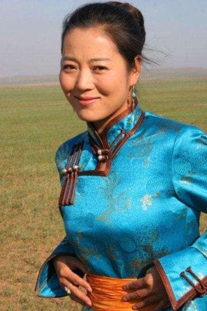 “農村一姐”王茜華：風光背后有心酸，二婚嫁導演苦盡甘來