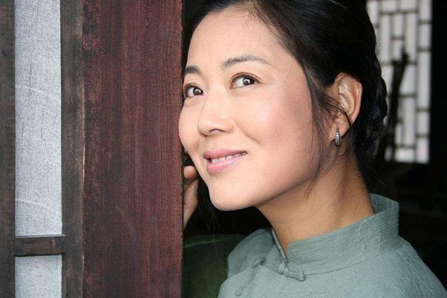 “農村一姐”王茜華：風光背后有心酸，二婚嫁導演苦盡甘來