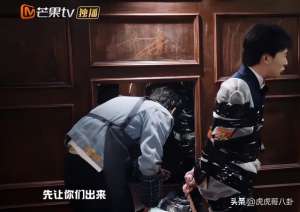 束縛美女(《密室》楊冪的“美人坐姿”火了全身被膠帶綁住的一刻，差點)