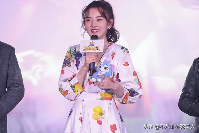 看臉90斤,看腿150斤,這7位女星小臉配粗腿,身材太不協調